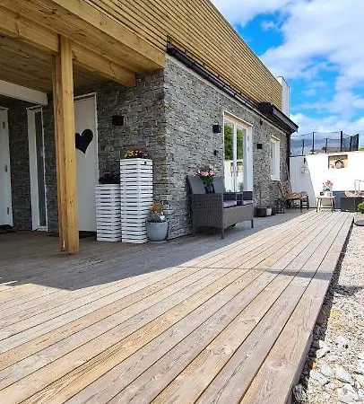 Nyoppusset Leilighet 3 Minutters Kjoring Fra Stranden Apartment *