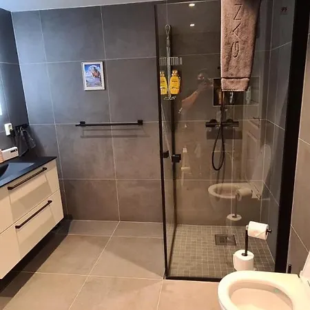 Nyoppusset Leilighet 3 Minutters Kjoring Fra Stranden Apartment Fredrikstad